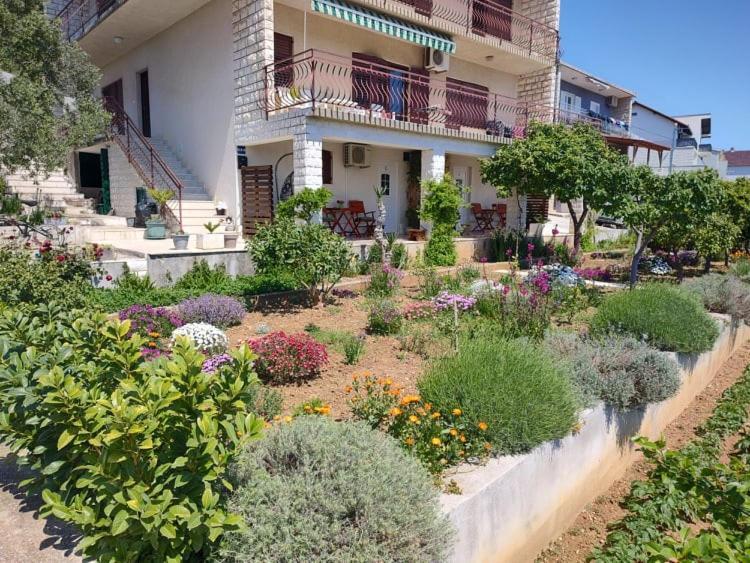 Apartments Tomas Trogir Exterior photo