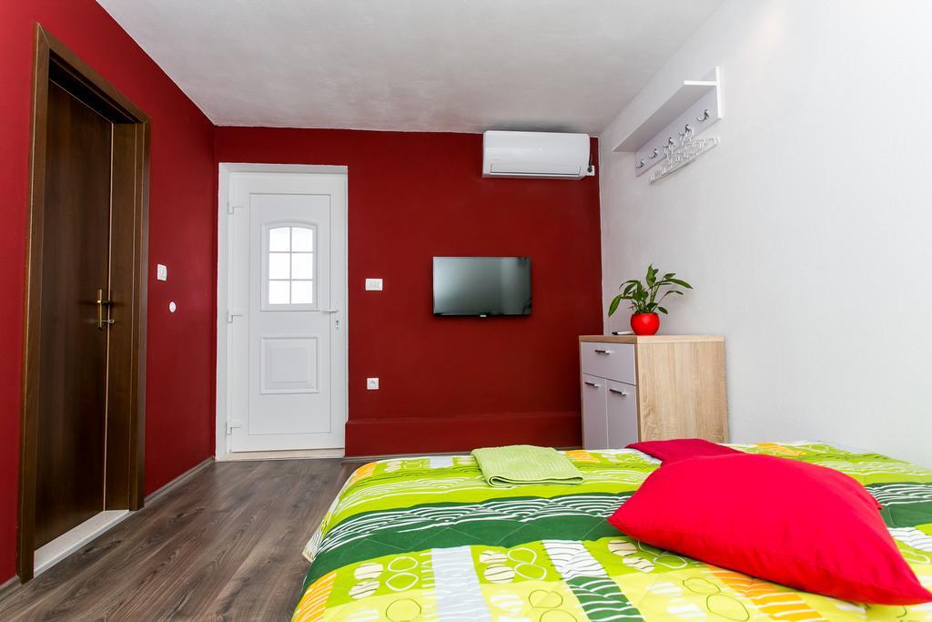 Apartments Tomas Trogir Exterior photo